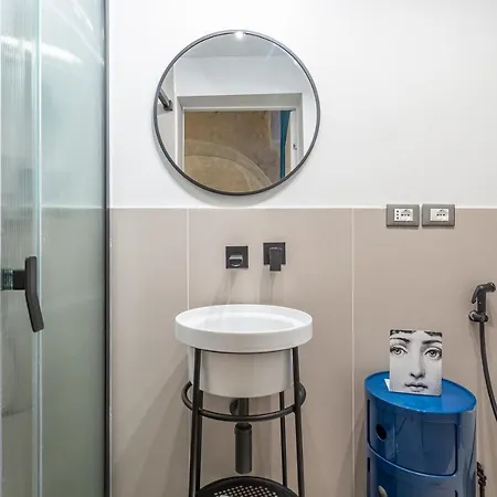 Apartament Ruins_design Loft 150 Mt From Colosseum *